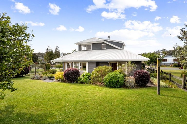 Photo of property in 104 Moana Anu Anu Avenue, Whangamata, 3620