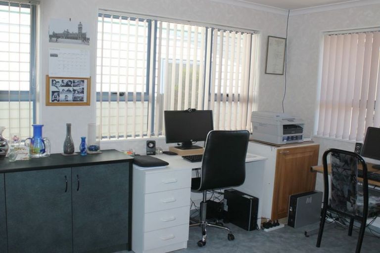 Photo of property in 32 Richmond Road, Carterton, 5713