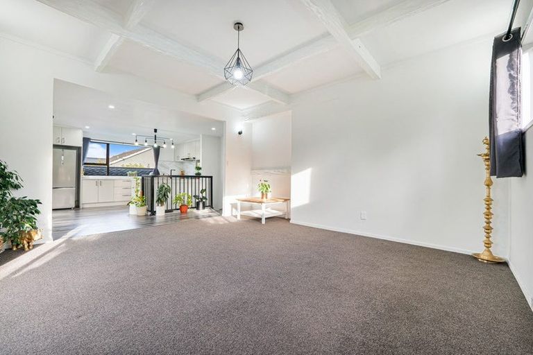 Photo of property in 8 Riverview Road, New Lynn, Auckland, 0600
