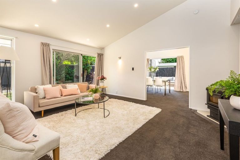 Photo of property in 32 Ambleside Drive, Burnside, Christchurch, 8053