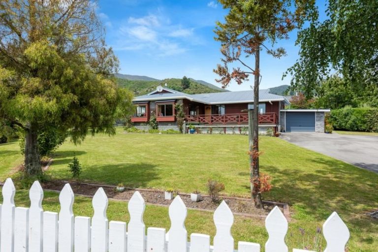 Photo of property in 252b Waikawa Road, Waikawa, Picton, 7220
