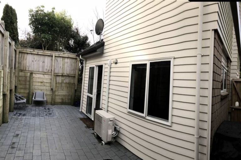 Photo of property in 3/16 Black Rock Road, Newlands, Wellington, 6037