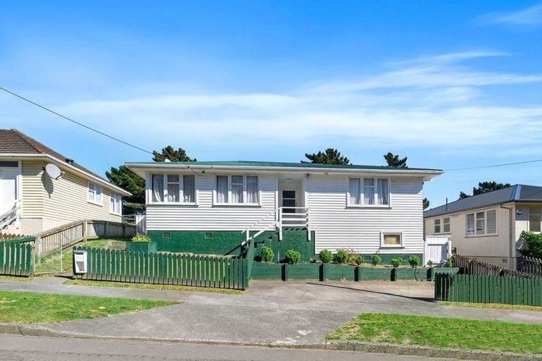 Photo of property in 12 Cornwall Crescent, Cannons Creek, Porirua, 5024