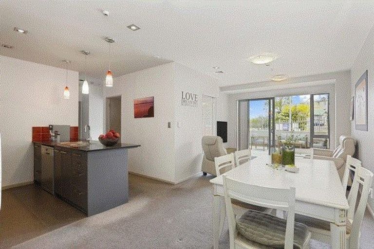 Photo of property in Shoal Haven Apartments, 112a/130 Anzac Street, Takapuna, Auckland, 0622