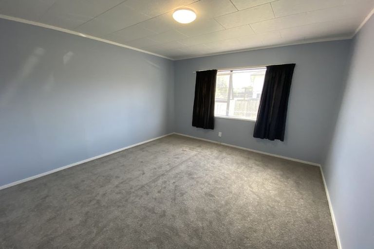 Photo of property in 1/16 Cabello Place, Unsworth Heights, Auckland, 0632