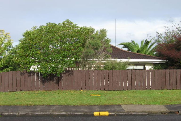 Photo of property in 2/5 Eyre Street, Henderson, Auckland, 0612