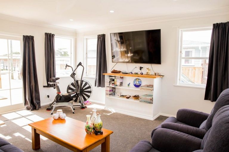 Photo of property in 10 Clyde Street, Levin, 5510