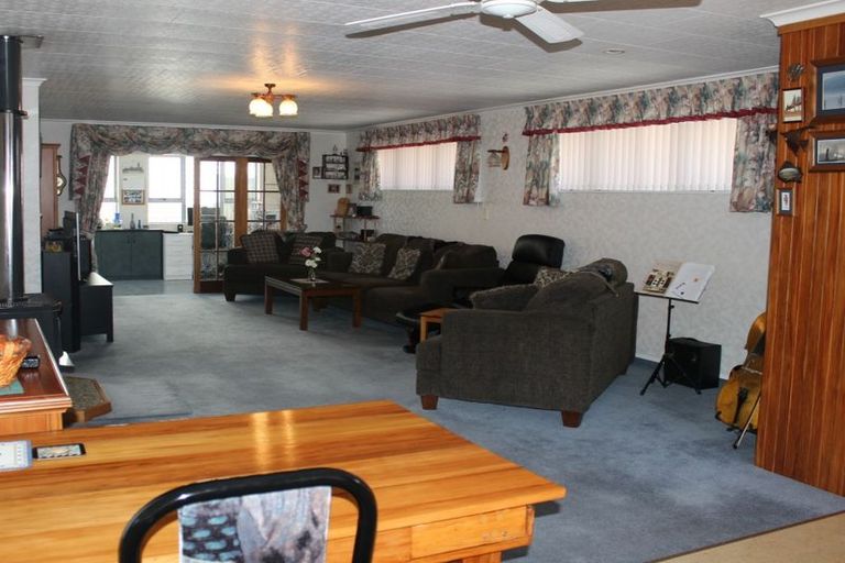 Photo of property in 32 Richmond Road, Carterton, 5713