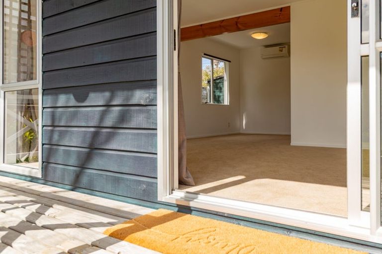 Photo of property in 1396 Whangaparaoa Road, Army Bay, Whangaparaoa, 0930