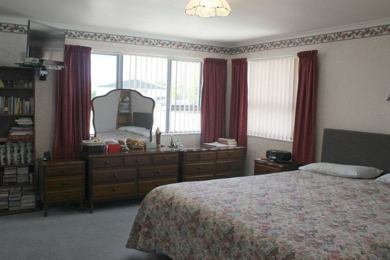 Photo of property in 32 Richmond Road, Carterton, 5713