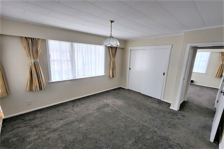 Photo of property in 24 Cypress Drive, Maungaraki, Lower Hutt, 5010