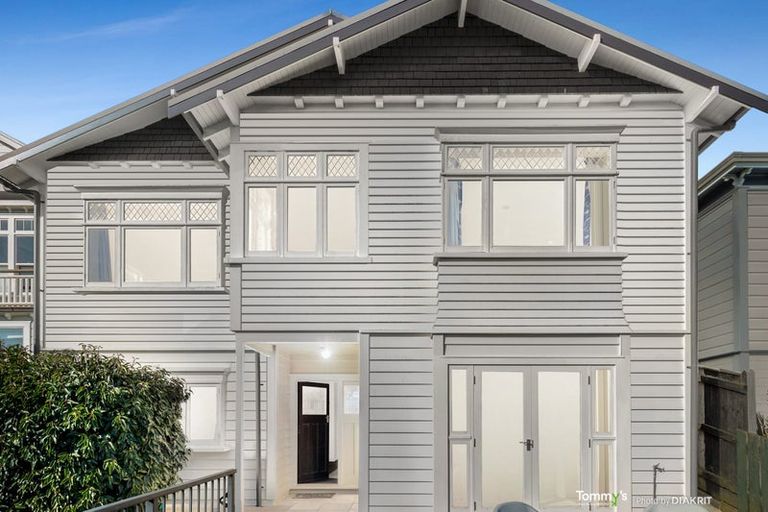 Photo of property in 74 Northland Road, Northland, Wellington, 6012