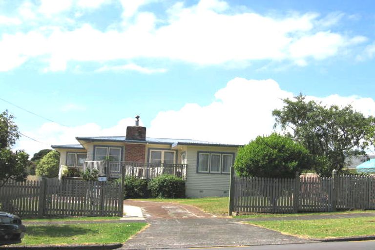 Photo of property in 22 Arahoe Road, New Lynn, Auckland, 0600