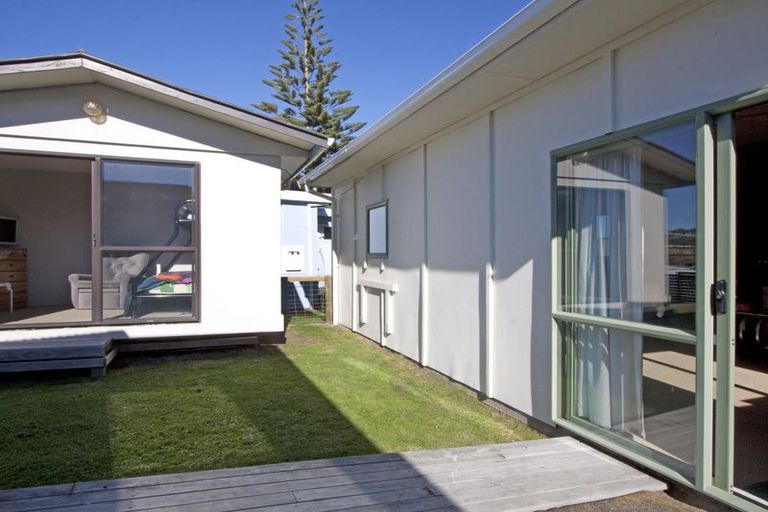 Photo of property in 195 Seaforth Road, Waihi Beach, 3611