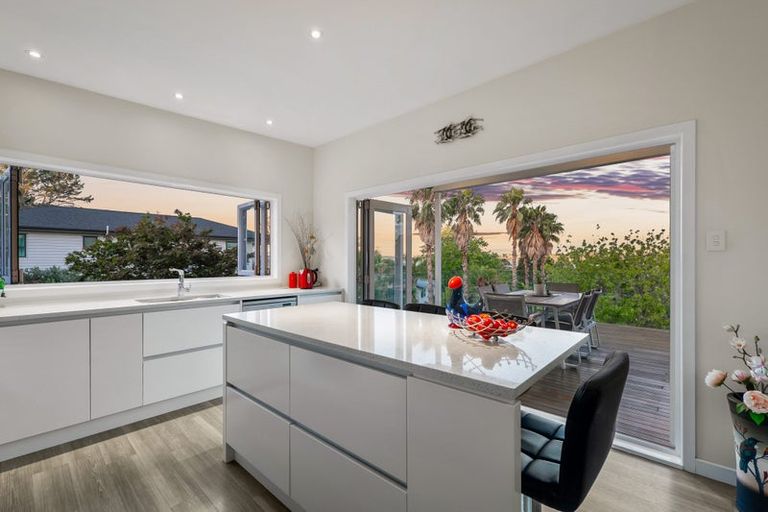 Photo of property in 52 Totara Road, Te Atatu Peninsula, Auckland, 0610