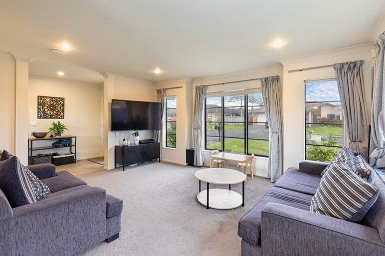 Photo of property in 17 Aberdeen Crescent, Wattle Downs, Auckland, 2103