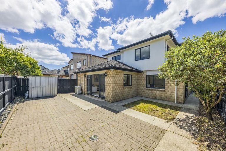 Photo of property in 15 Heidi Crescent, Flat Bush, Auckland, 2016