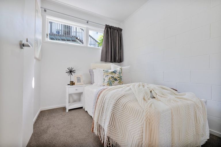 Photo of property in 2/45 Cron Avenue, Te Atatu South, Auckland, 0610