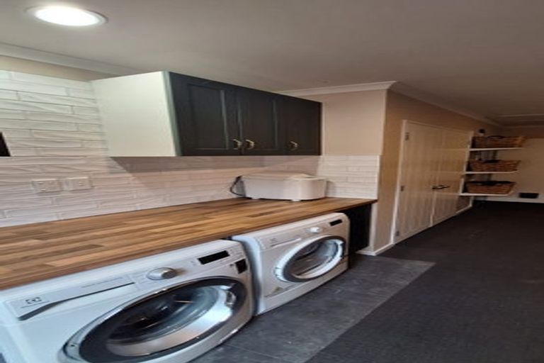 Photo of property in 22 Aragon Grove, Kingsley Heights, Upper Hutt, 5018