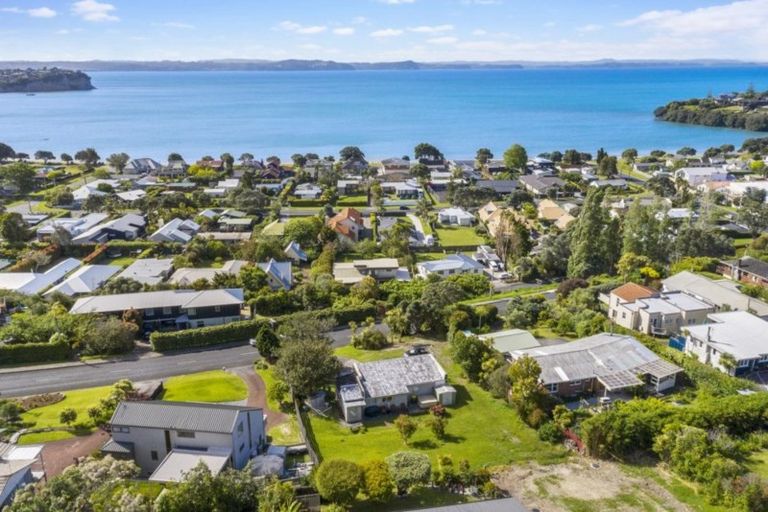 Photo of property in 11 Beach Road, Manly, Whangaparaoa, 0930