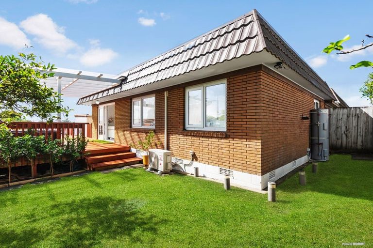 Photo of property in 4/94 Lynwood Road, New Lynn, Auckland, 0600