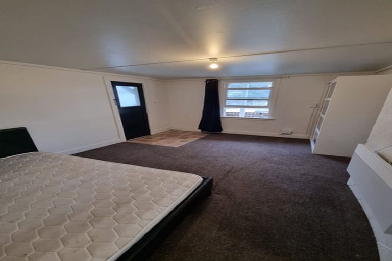 Photo of property in 129 Tasman Street, Mount Cook, Wellington, 6021