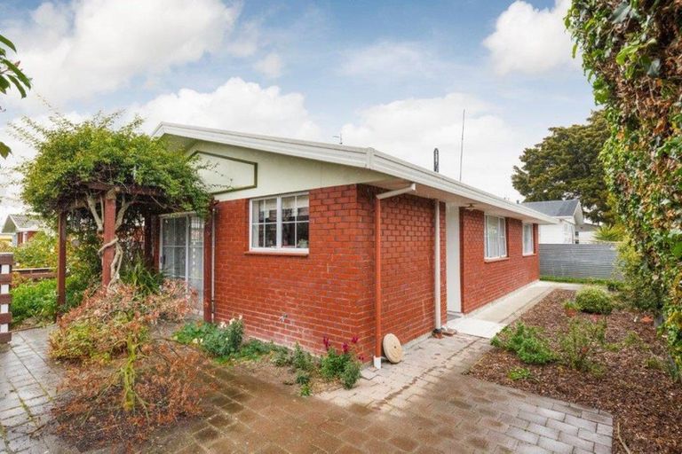 Photo of property in 142c Heretaunga Street, Palmerston North, 4414