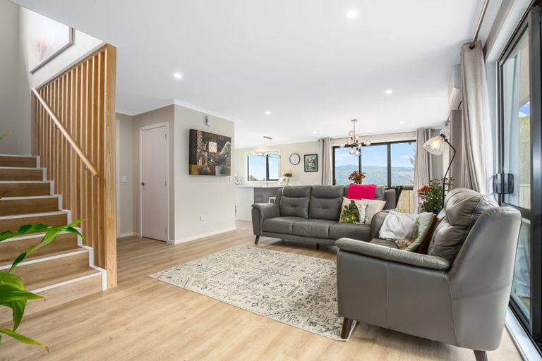 Photo of property in 13 Cosgrove Rise, Riverstone Terraces, Upper Hutt, 5018