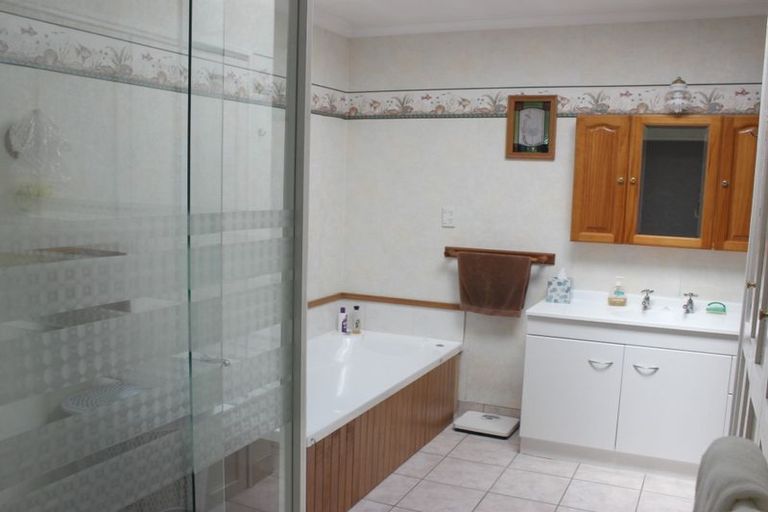 Photo of property in 32 Richmond Road, Carterton, 5713