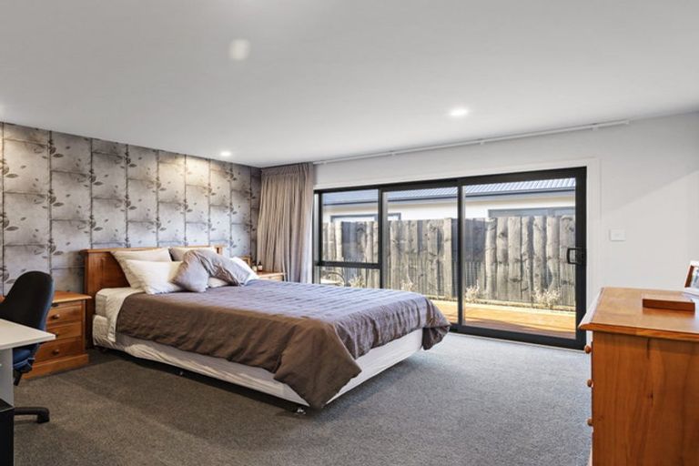 Photo of property in 32 Atlantic Drive, Fitzherbert, Palmerston North, 4410