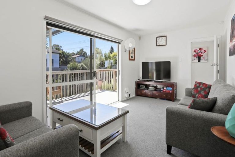 Photo of property in 39 Newington Road, Henderson, Auckland, 0612