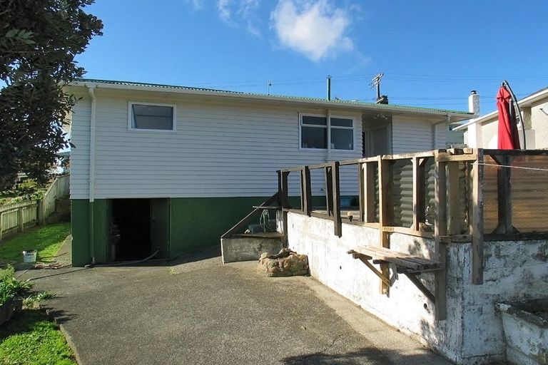 Photo of property in 10 Roberts Street, Tawa, Wellington, 5028