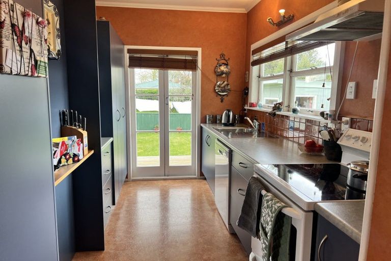 Photo of property in 50 Mcphee Street, Dannevirke, 4930