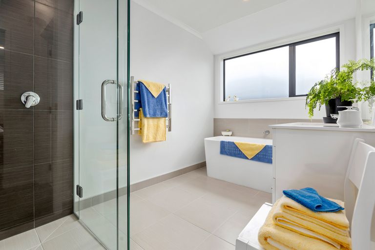 Photo of property in 15 Maple Grove, Kingston, Wellington, 6021