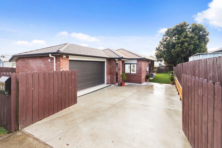 Photo of property in 413 West Coast Road, Glen Eden, Auckland, 0602