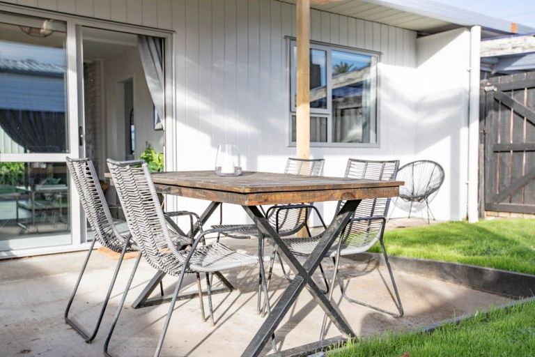 Photo of property in 2/44 Beach Road, Katikati, 3129