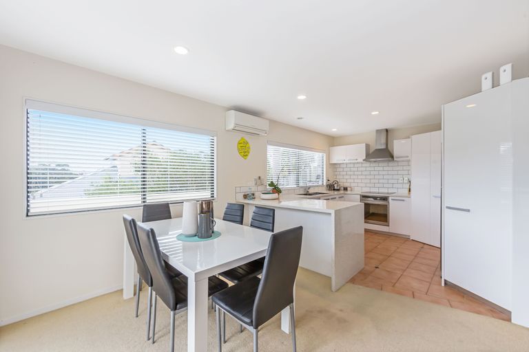 Photo of property in 17 Coralsea Way, Arkles Bay, Whangaparaoa, 0932