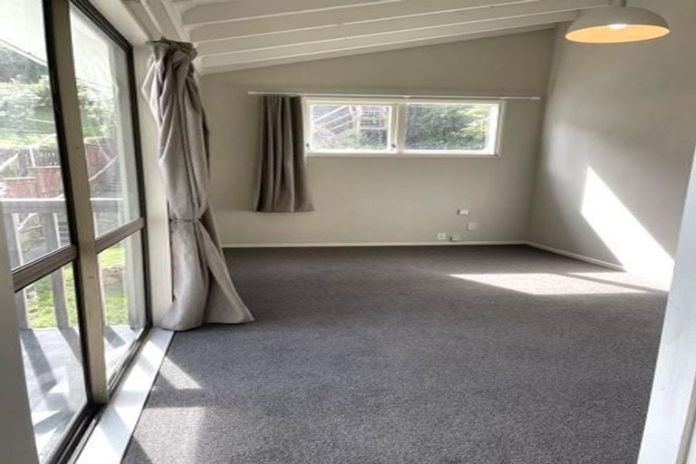 Photo of property in 62 Tio Tio Road, Miramar, Wellington, 6022