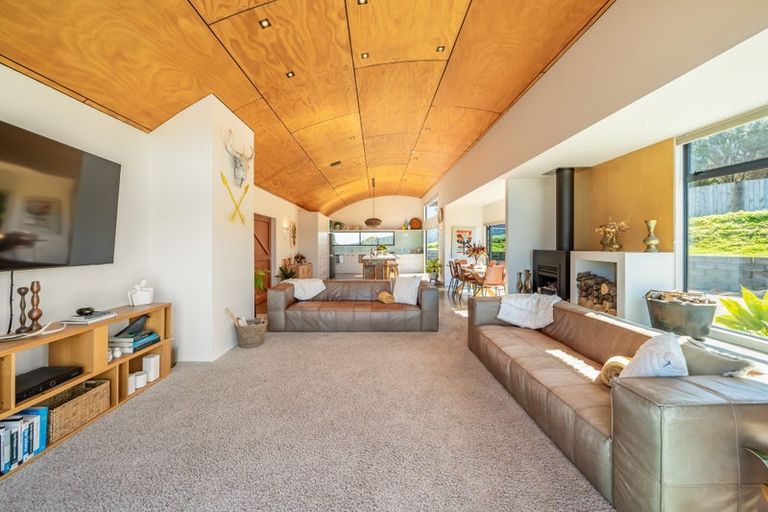 Photo of property in 3 Coroglen Rise, Pukerua Bay, 5026