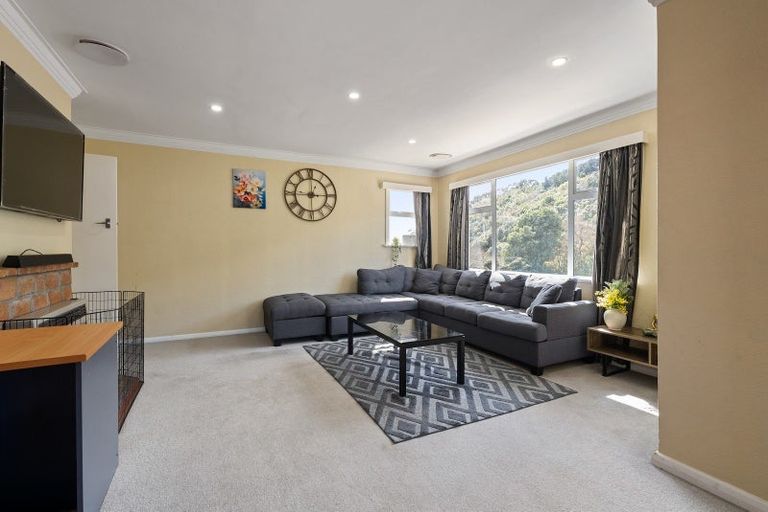 Photo of property in 5 Mahoe Street, Tawa, Wellington, 5028