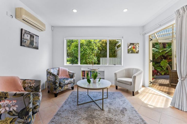 Photo of property in 10a Scarboro Terrace, Murrays Bay, Auckland, 0630