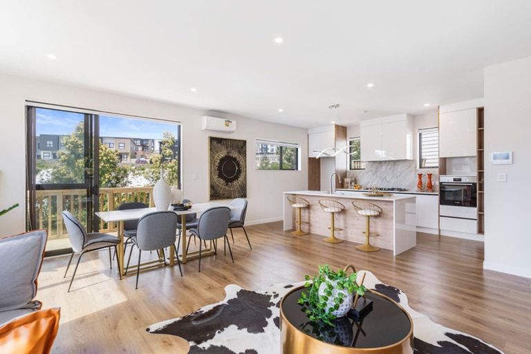 Photo of property in 28 Baumea Rise, Massey, Auckland, 0614