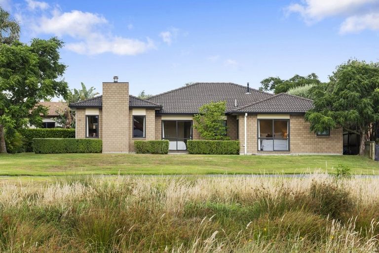 Photo of property in 10 Piha Close, Papamoa Beach, Papamoa, 3118