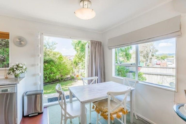 Photo of property in 16 Rosewood Place, Paraparaumu, 5032