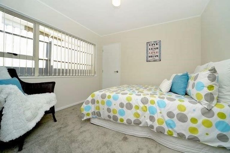 Photo of property in 2/25 Kopara Place, Clendon Park, Auckland, 2103