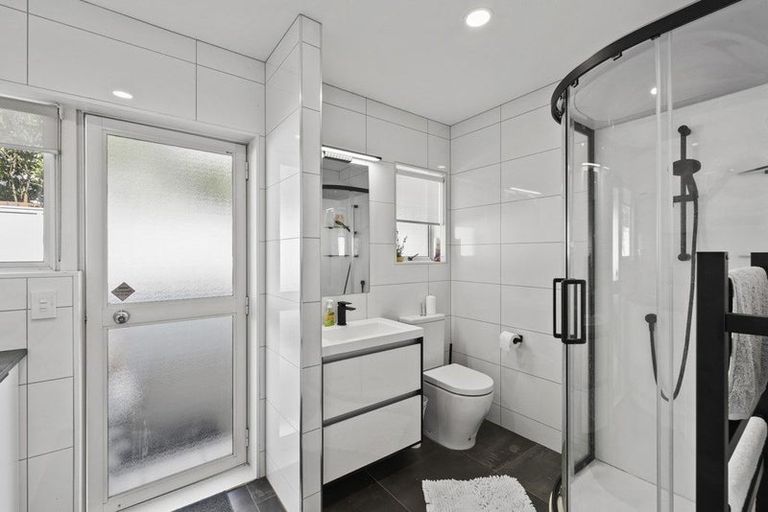 Photo of property in 5a Craig Road, Milford, Auckland, 0620