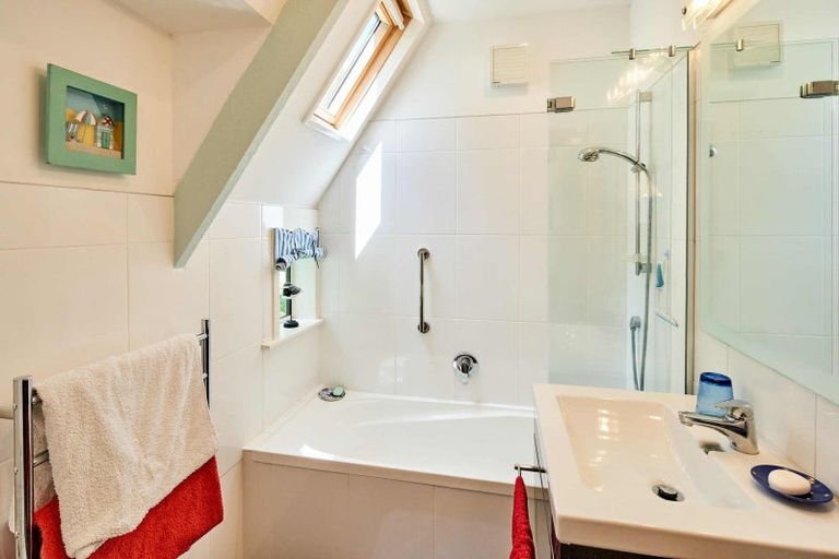 Photo of property in 15 Whiorau Grove, Lowry Bay, Lower Hutt, 5013