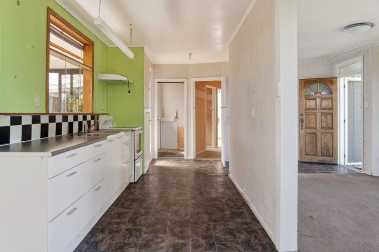 Photo of property in 35 Woodford Avenue, Brookfield, Tauranga, 3110