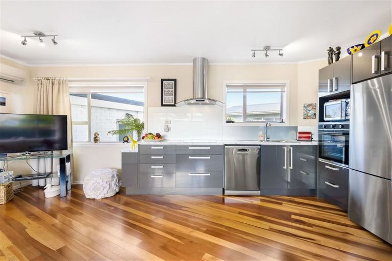 Photo of property in 4 Hatton Road, Orewa, 0931