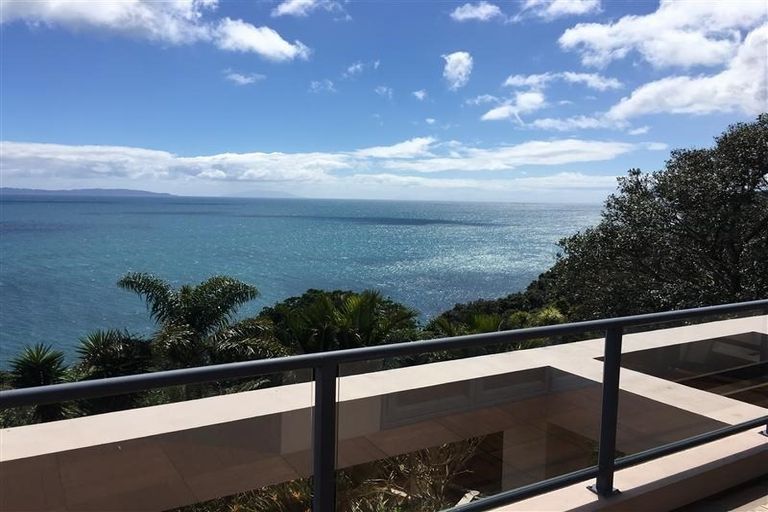 Photo of property in 102 Pacific Parade, Army Bay, Whangaparaoa, 0930